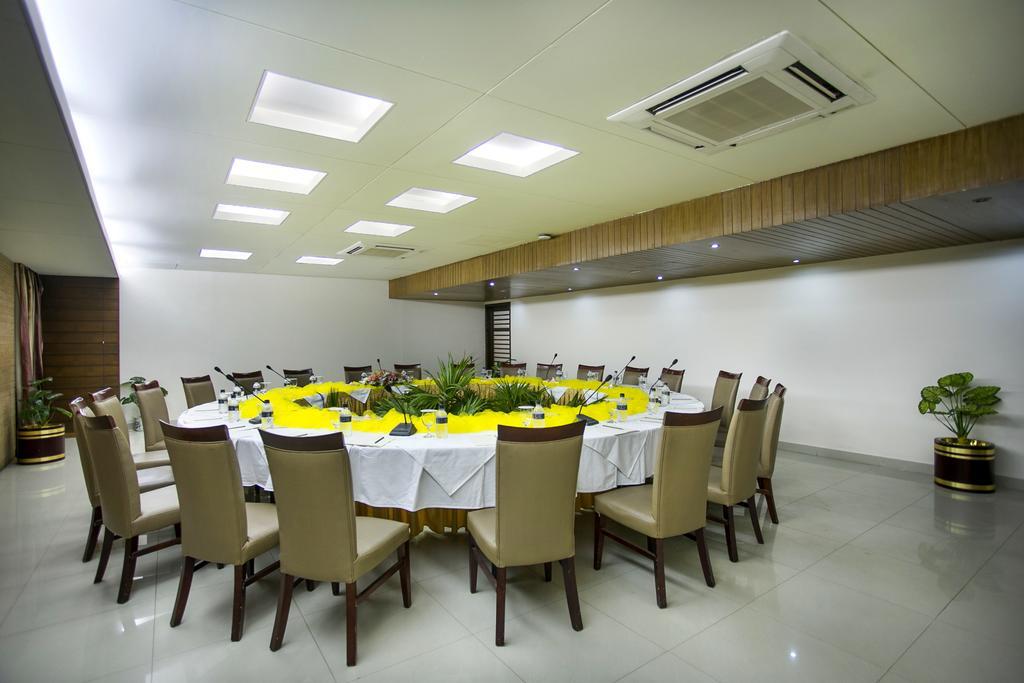 Fars Hotel & Resorts - Bar-Buffet-Pool-Spa Ντάκα Εξωτερικό φωτογραφία